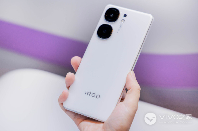 iQOO Neo9S Pro中框是塑料的吗？